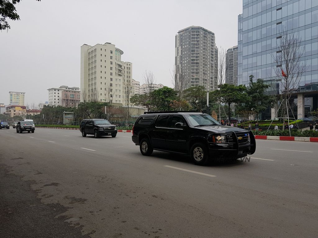 Cận cảnh dàn xe hộ tống Tổng thống Donald Trump trên đường Hà Nội