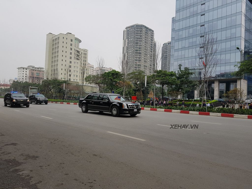 Cận cảnh dàn xe hộ tống Tổng thống Donald Trump trên đường Hà Nội