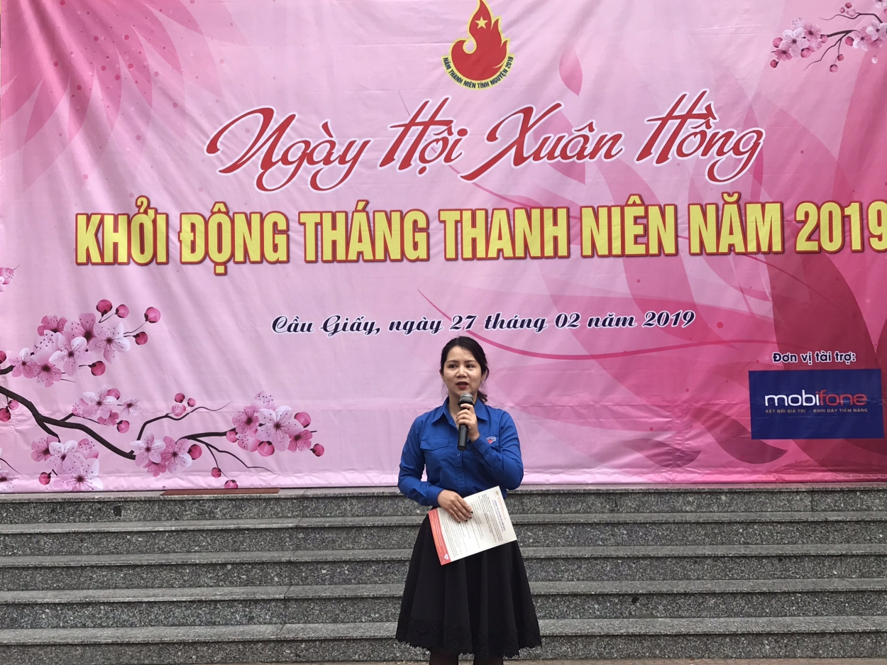 Đồng chí Lê Thị Thu Trang, UVBTV Thành đoàn, Bí thư Quận đoàn Cầu Giấy, Hà Nội phát biểu khai mạc Ngày hội