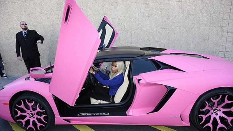 Lamborghini Aventador Roadster màu hồng của nữ rapper người Mỹ