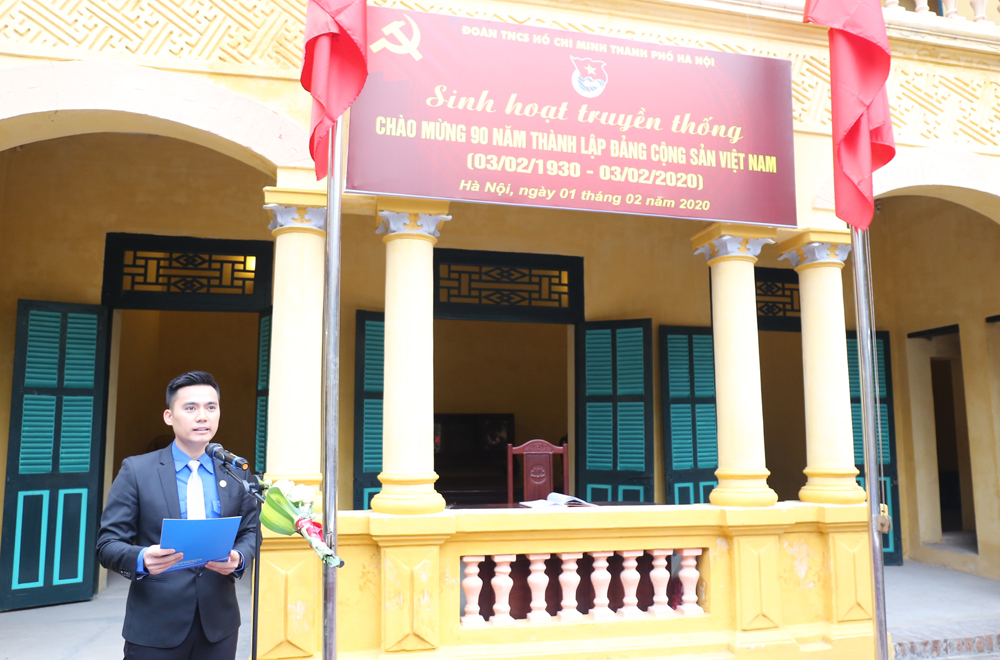 Đồng chí Lý Duy Xuân - Phó Bí thư Thành đoàn Hà Nội phát biểu ôn lại những mốc son chói lọi trên chặng đường 90 năm vinh quang của Đảng Cộng sản Việt Nam