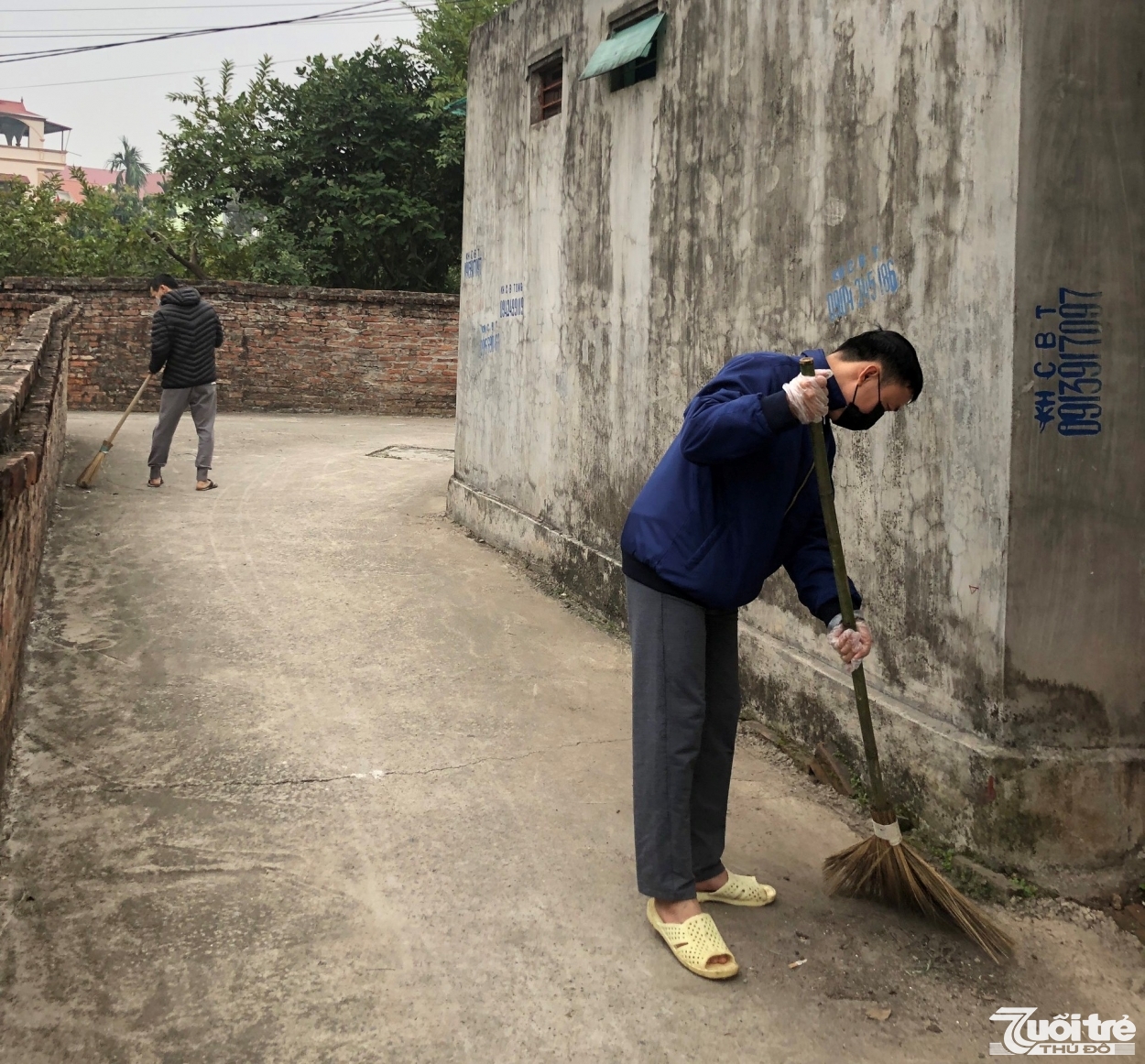 Người dân tiến hành tổng vệ sinh môi trường nhằm phòng ngừa dịch bệnh do chủng mới virus Corona