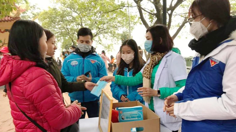 Thanh niên quận Tây Hồ giúp dân đối phó với dịch bệnh do virus Corona