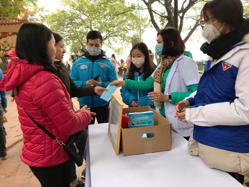 Thanh niên quận Tây Hồ giúp dân đối phó với dịch bệnh do virus Corona