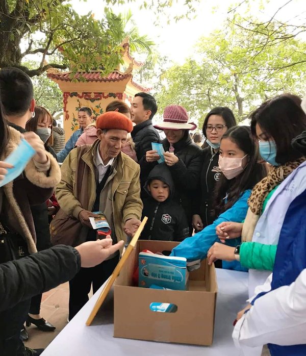 Thanh niên quận Tây Hồ giúp dân đối phó với dịch bệnh do virus Corona