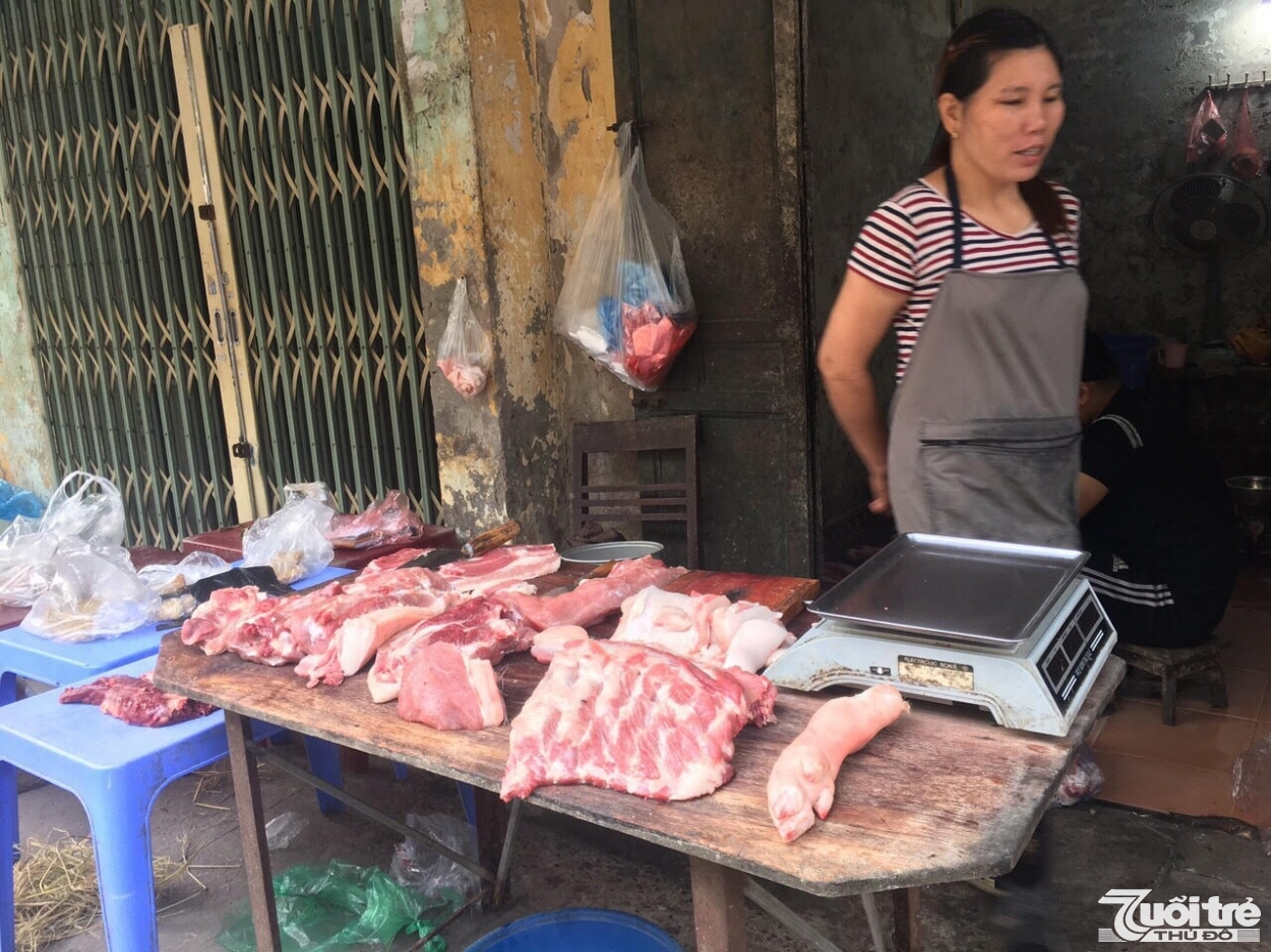giá bán lẻ thịt lợn tại các chợ trên địa bàn thành phố Hà Nội đã giảm 10.000-30.000 đồng so với tuần trước đó