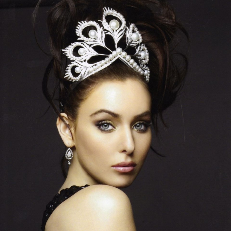 Hoa hậu Hoàn vũ 2005 Natalie Glebova làm giám khảo Miss Charm 2020