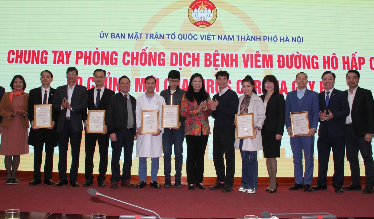 Ủy ban MTTQ Việt Nam thành phố Hà Nội tiếp nhận ủng hộ của các cá nhân, đơn vị, doanh nghiệp, nhà hảo tâm