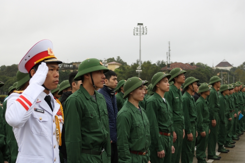 Đoàn viên, thanh niên lên đường nhập ngũ năm 2020 của quận Hoàng Mai làm lễ báo công dâng Bác