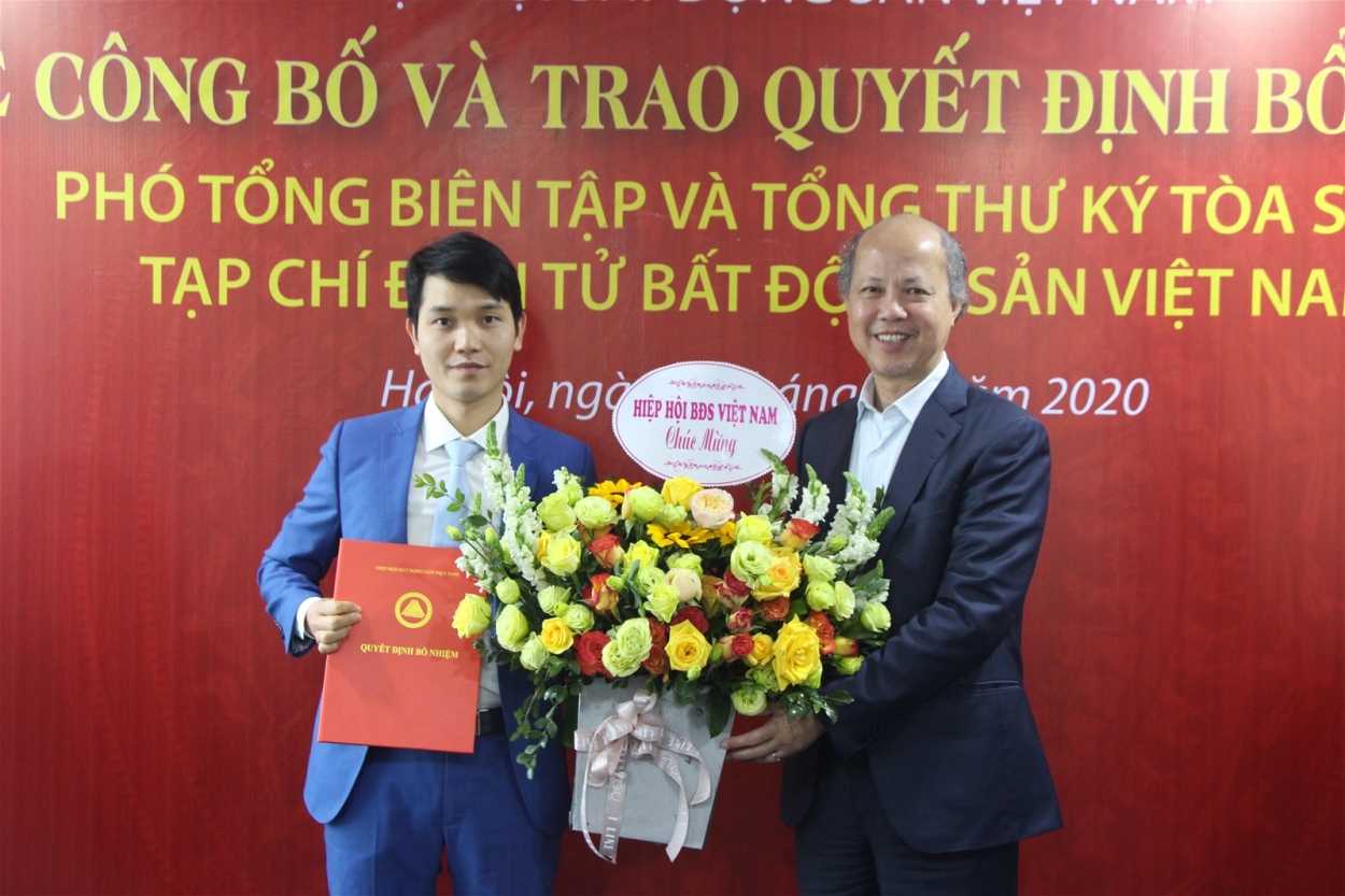 Trao quyết định bổ nhiệm Phó Tổng biên tập Tạp chí điện tử Bất động sản Việt Nam