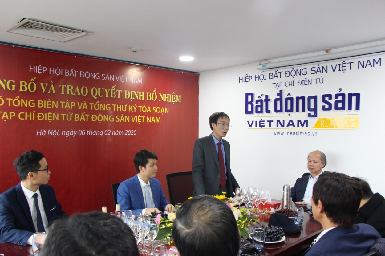 Nhà báo Phạm Nguyễn Toan, Tổng Biên tập Tạp chí điện tử Bất động sản Việt Nam phát biểu tại buổi lễ