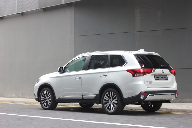 Mitsubishi Outlander 2020 hiện có phần ''lép vế'' về doanh số tại Việt Nam.