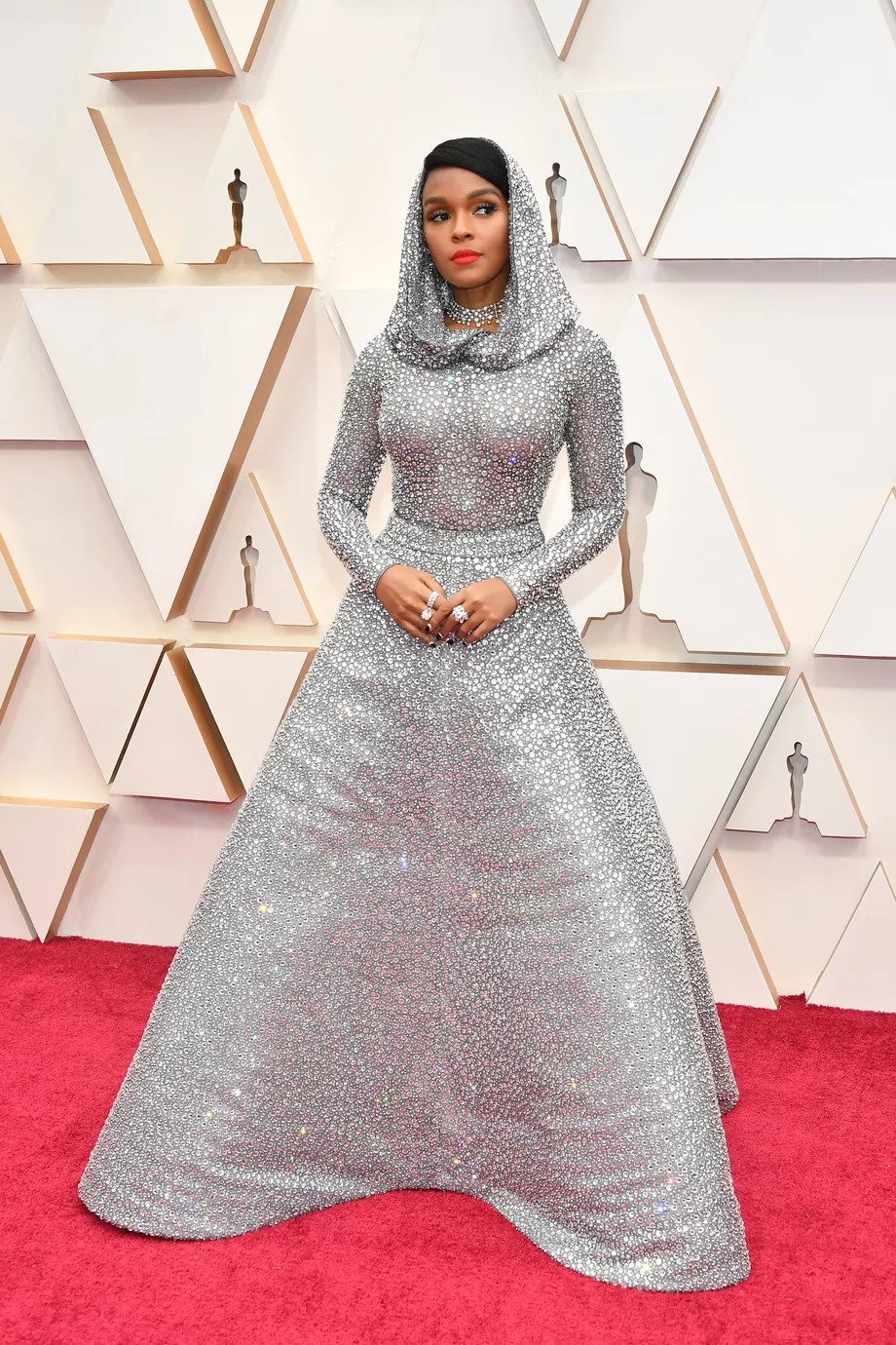 Nữ ca sĩ Janelle Monae tham dự lễ trao giải Oscar với bộ đồ mất 600 tiếng để hoàn thành. Đây là một sản phẩm của nhà thiết kế Ralph Lauren (Ảnh: Getty)