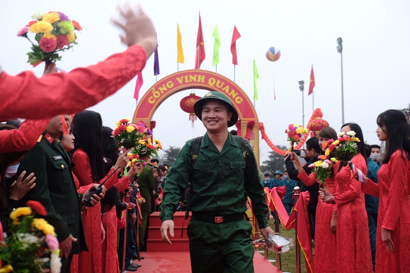 Các tân binh huyện Chương Mỹ lên đường nhập ngũ