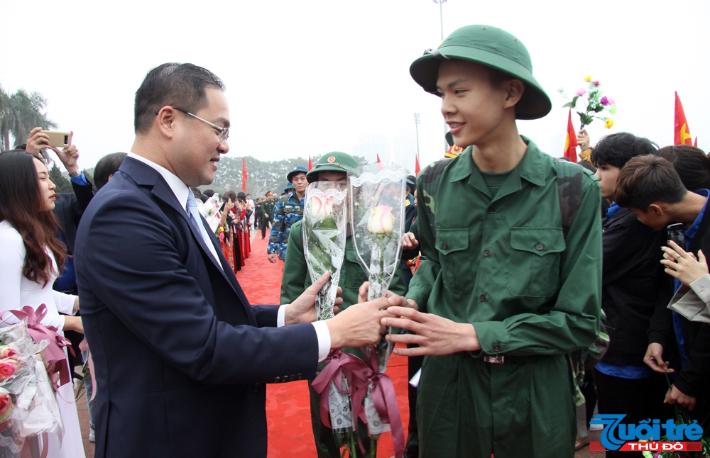 Quân dân quận Nam Từ Liêm tiễn tân binh lên đường nhập ngũ