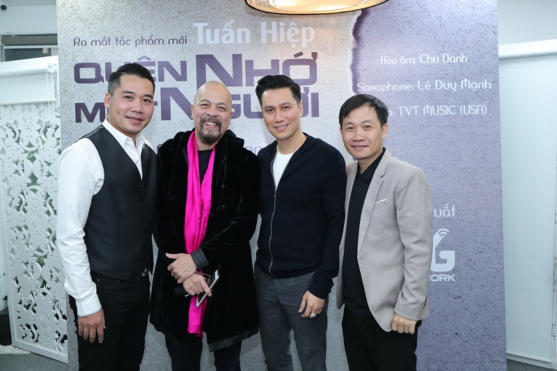Bạn bè nghệ sĩ đến chia sẻ niềm vui chung của Tuấn Hiệp và Nguyễn Quang Long