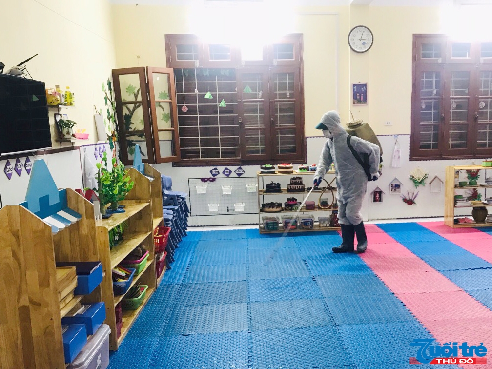 Tất cả các lớp học trong trường Mầm non Phúc Diễn đều được phun thuốc khử khuẩn