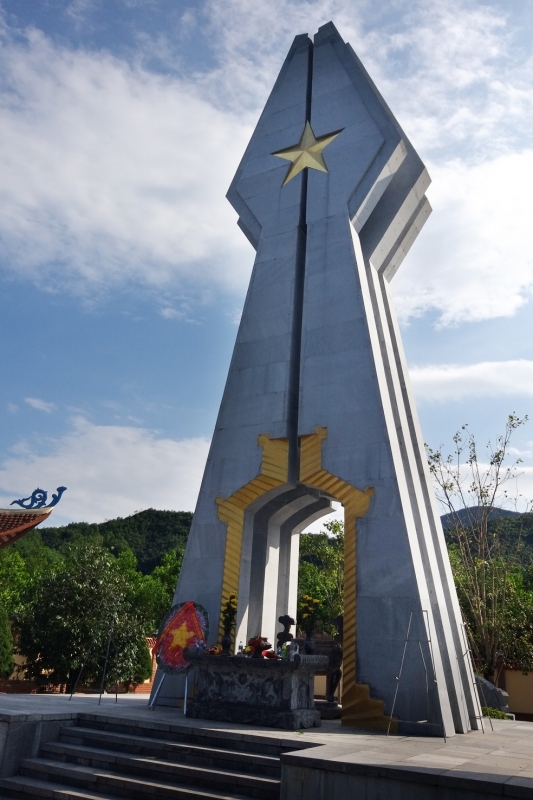 Di tích Đài tưởng niệm Pò Hèn