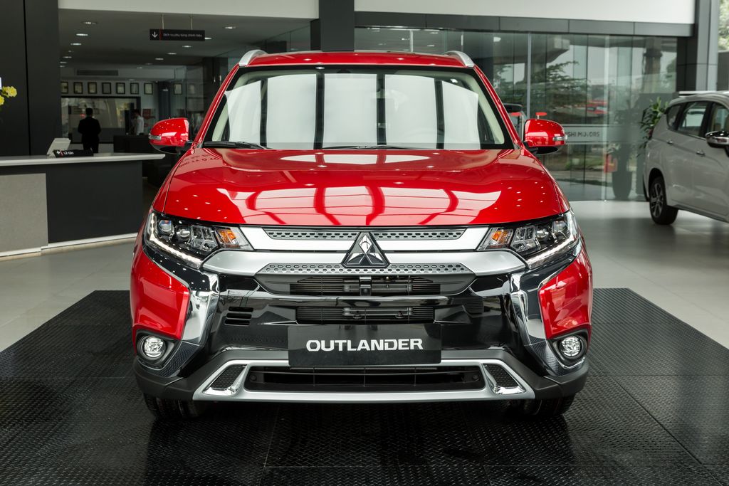 Mitsubishi Outlander 2020 ra mắt tại Việt Nam, giá từ 825 triệu đồng