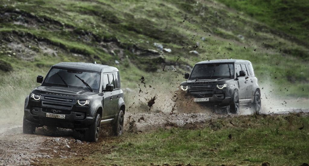 Land Rover Defender phô diễn biệt tài Off-Road trong 007 - No time to Die