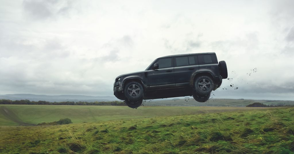 Land Rover Defender phô diễn biệt tài Off-Road trong 007 - No time to Die