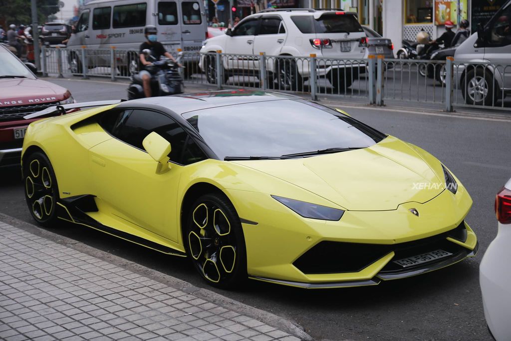 Lamborghini Huracan độ Vorsteiner giữa phố phường hoa lệ TP.Hồ Chí Minh