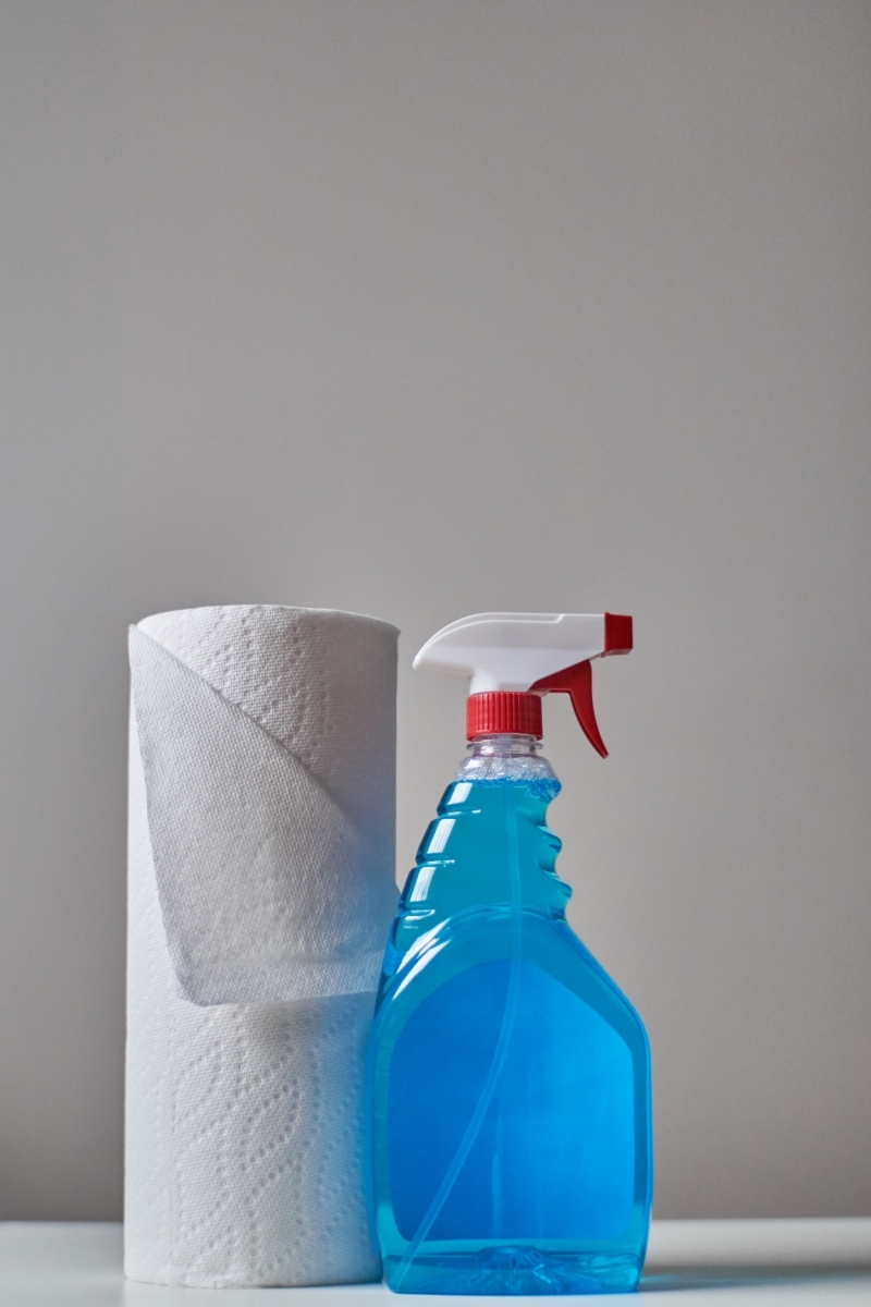 Thường xuyên khử trùng đồ vật trong nhà để ngăn ngừa lây lan vi khuẩn và virus nguy hiểm (Ảnh: Stock image)