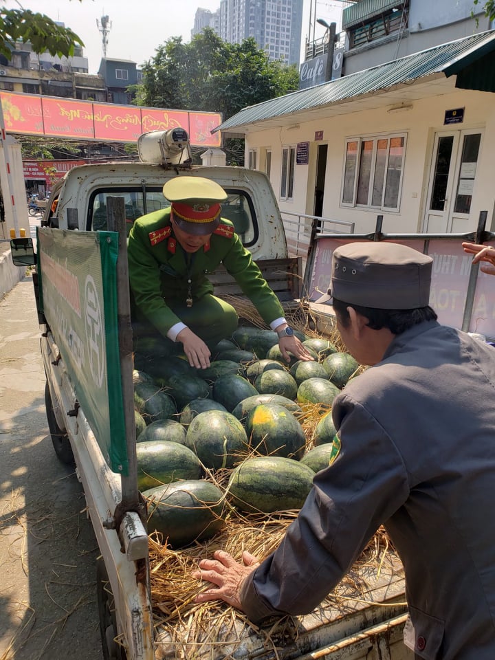 Hình ảnh người chiến sĩ công anh nhân dân thật gần gũi