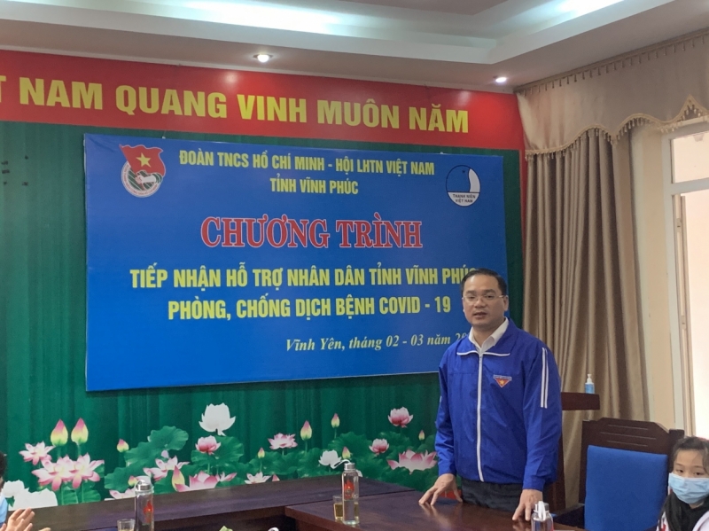 Đồng chí Nguyễn Ngọc Việt, UVBTV Trung ương Đoàn, Thành ủy viên, Bí thư Thành đoàn Hà Nội phát biểu tại chương trình hỗ trợ nhân dân tỉnh Vĩnh Phúc phòng chống dịch bệnh