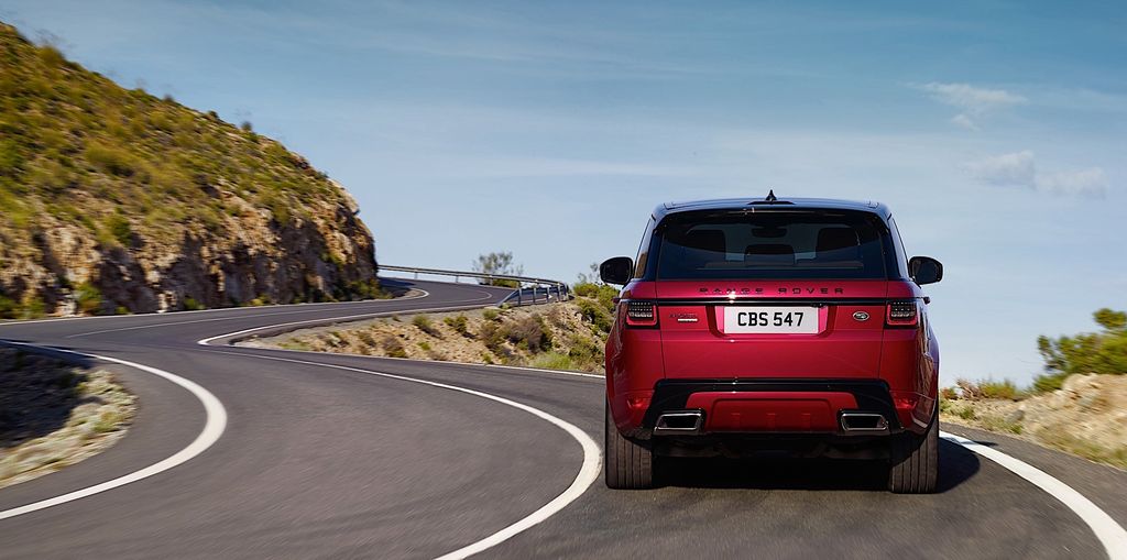 “Giật mình” với Range Rover Sport… 6 bánh trên đường phố Canada