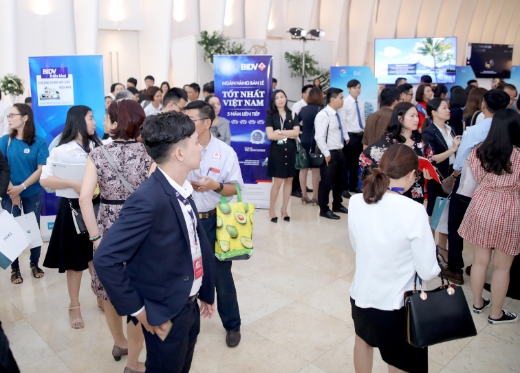 Hàng nghìn khách hàng quan tâm vay mua nhà tại Dự án ZEIT RIVER COUNTY 1 trong ngày mở bán