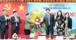 Chủ tịch HĐND TP Hà Nội thăm, chúc mừng Trung tâm Kiểm soát bệnh tật Hà Nội