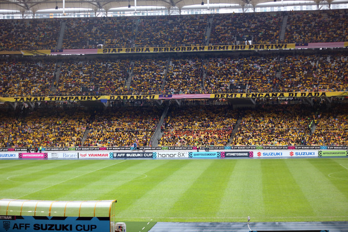 Sân Bukit Jalil (Malaysia) có sức chứa 85 nghìn chỗ ngồi.