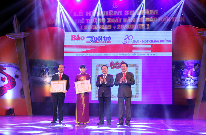 Tại lễ kỷ niệm 30 năm thành lập,Báo Tuổi trẻ Thủ đô vinh dự được nhận Bằng khen của UBND thành phố Hà Nội và Trung ương Đoàn Thanh niên Cộng sản Hồ Chí Minh.