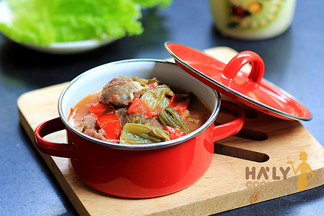 Canh dưa chua thịt bò đậm vị đưa cơm ngày trở lạnh
