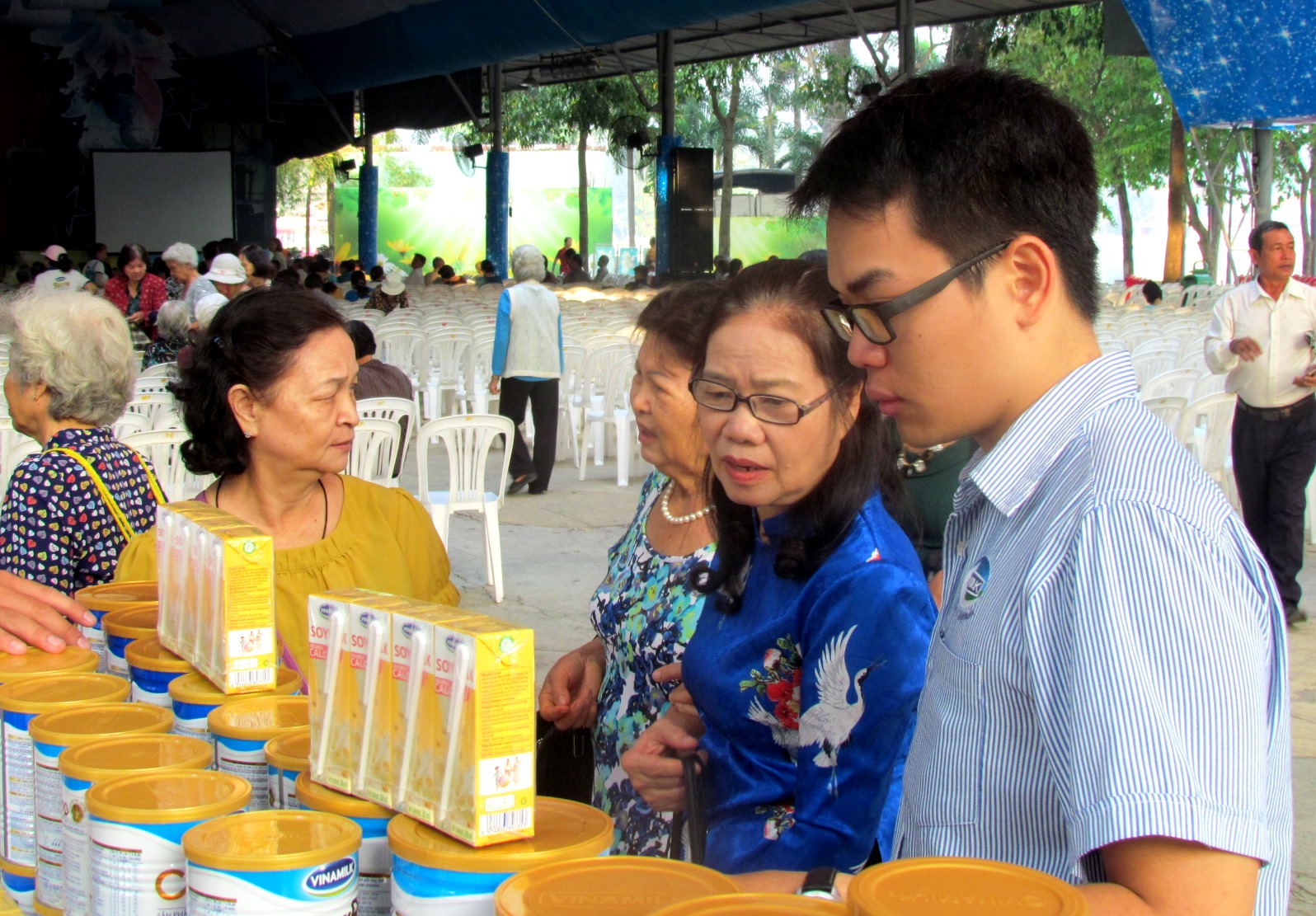 Vinamilk khởi động hành trình chăm sóc sức khỏe cho người cao tuổi năm 2017