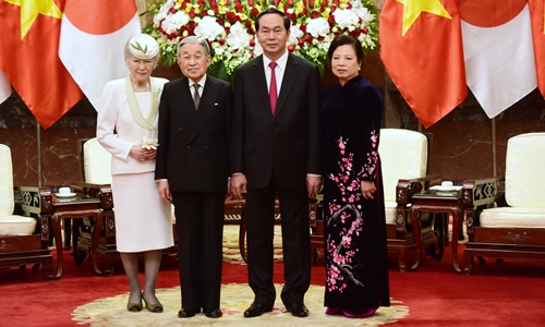 Nhà vua và Hoàng hậu Nhật tặng Chủ tịch nước cùng phu nhân 3 món quà