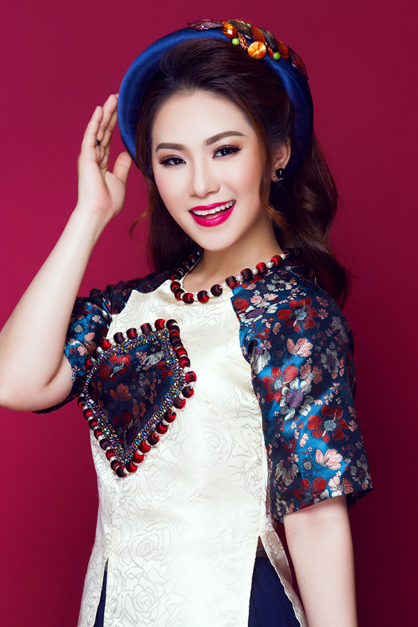 Lương Bích Hữu trẻ trung khoe sắc trong áo dài của nhà thiết kế Minh Châu