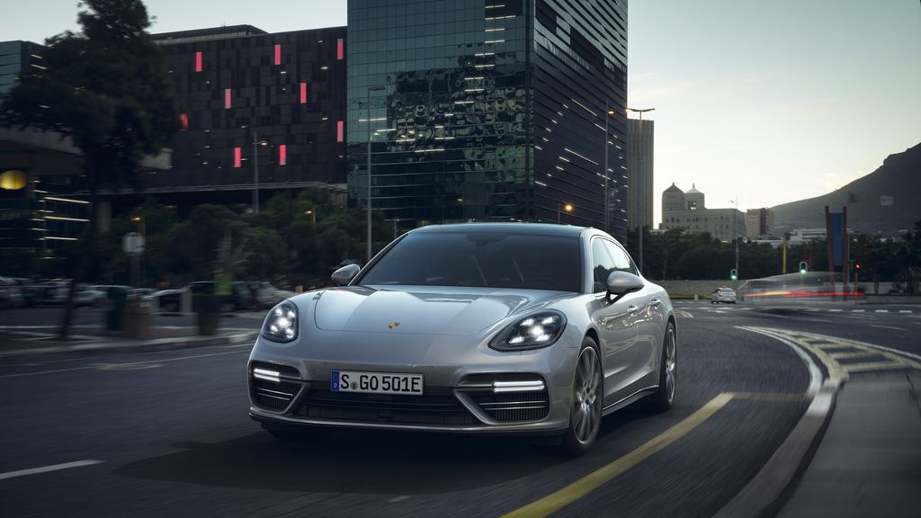 Turbo S E-Hybrid - phiên bản mạnh mẽ nhất của dòng xe Porsche Panamera