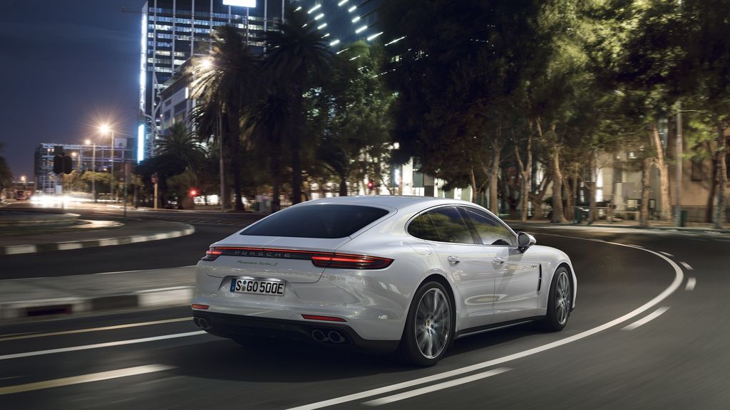 Turbo S E-Hybrid - phiên bản mạnh mẽ nhất của dòng xe Porsche Panamera