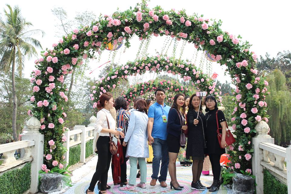 Rực rỡ lễ hội hoa hồng Bulgaria tại Hà Nội