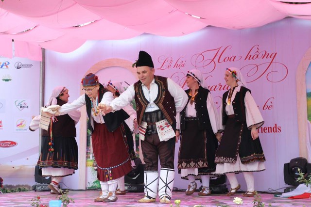 Rực rỡ lễ hội hoa hồng Bulgaria tại Hà Nội