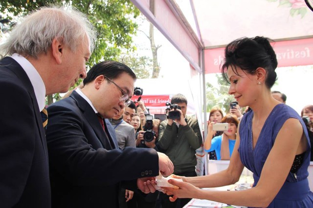 Rực rỡ lễ hội hoa hồng Bulgaria tại Hà Nội