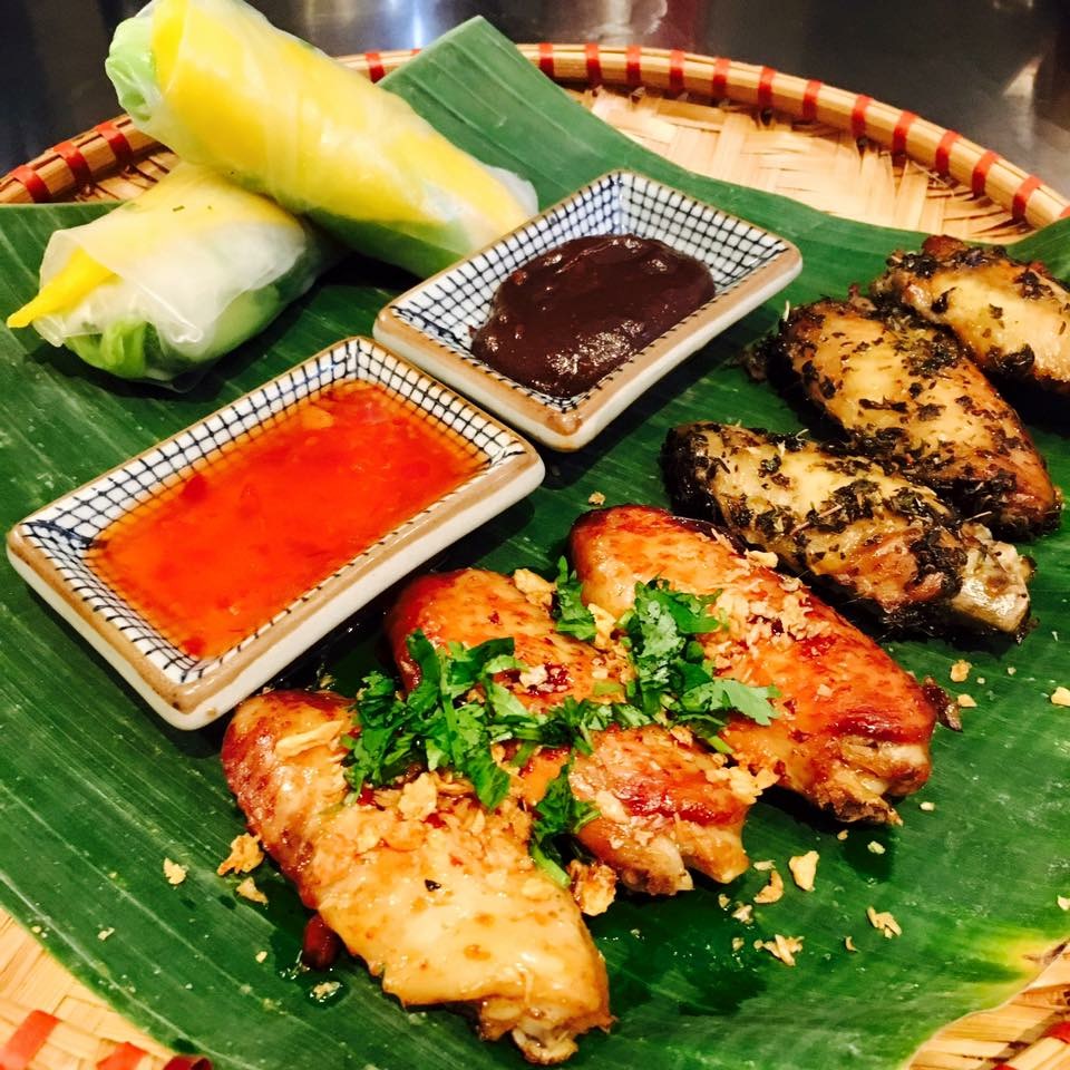 Cô gái trẻ mang bánh mì Việt đến Hà Lan