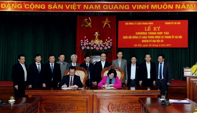 Thành ủy Hà Nội và Hội đồng Lý luận Trung ương ký kết chương trình hợp tác