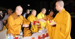 10.000 ngọn nến tỏa sáng trong lễ hội hoa đăng chùa Tây Thiên