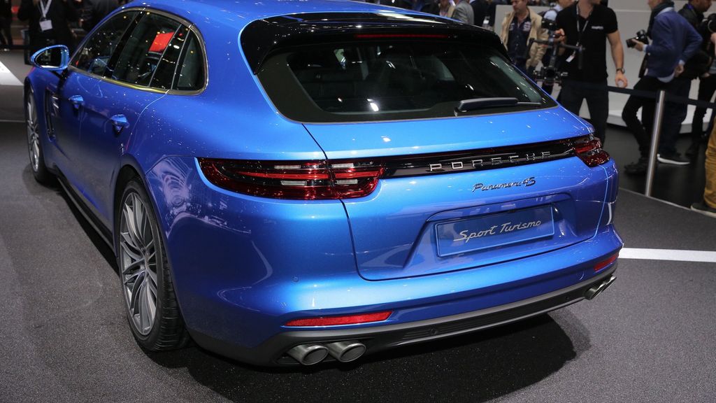 Porsche Panamera Sport Turismo là hatchback hay wagon?