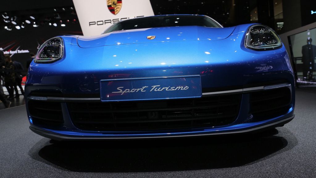 Porsche Panamera Sport Turismo là hatchback hay wagon?