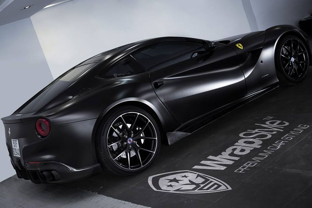 Siêu ngựa F12 Berlinetta của Cường Đô la bất ngờ chuyển màu đen huyền bí