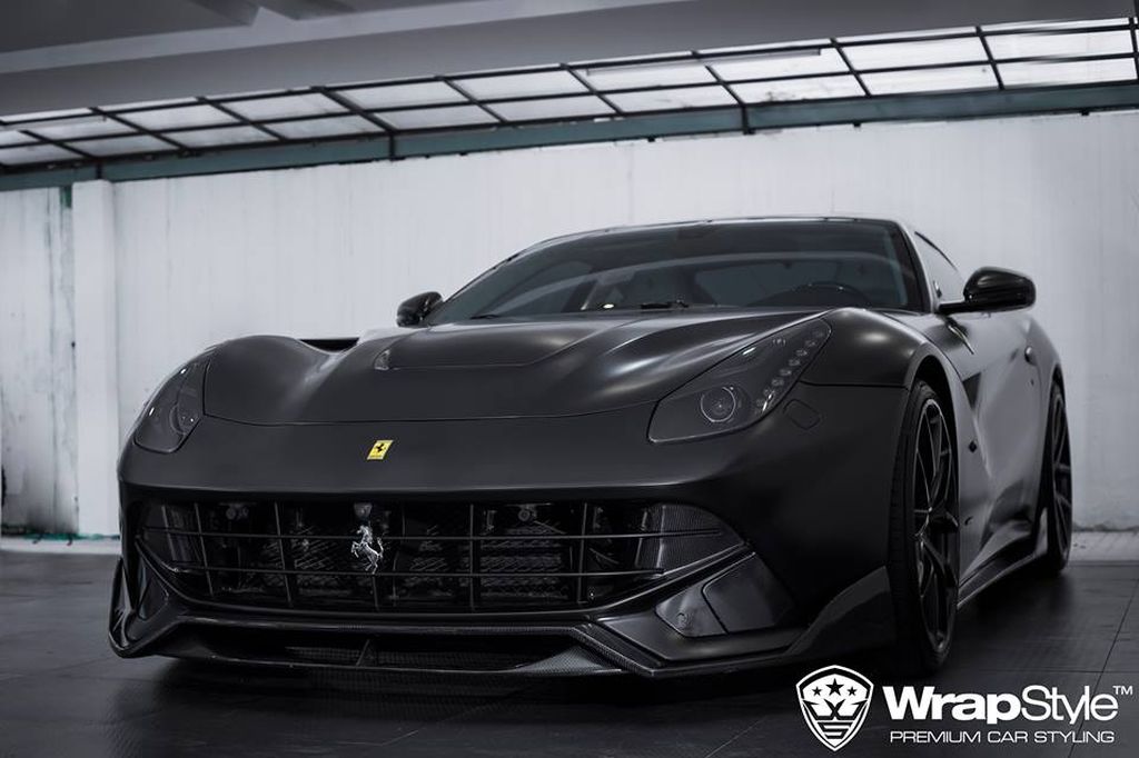 Siêu ngựa F12 Berlinetta của Cường Đô la bất ngờ chuyển màu đen huyền bí